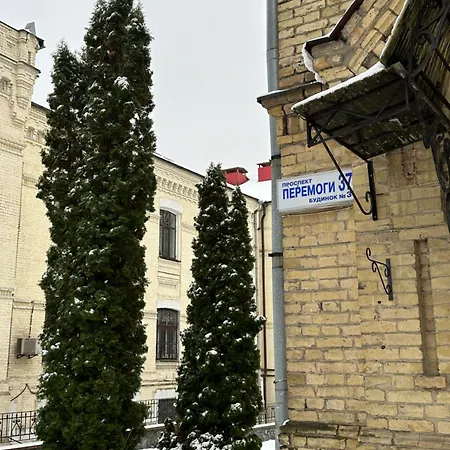 Sikorsky Hotel *